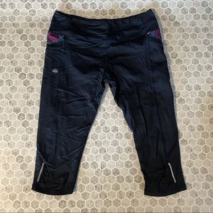 Senita Athletics Navy Floral cropped leggings